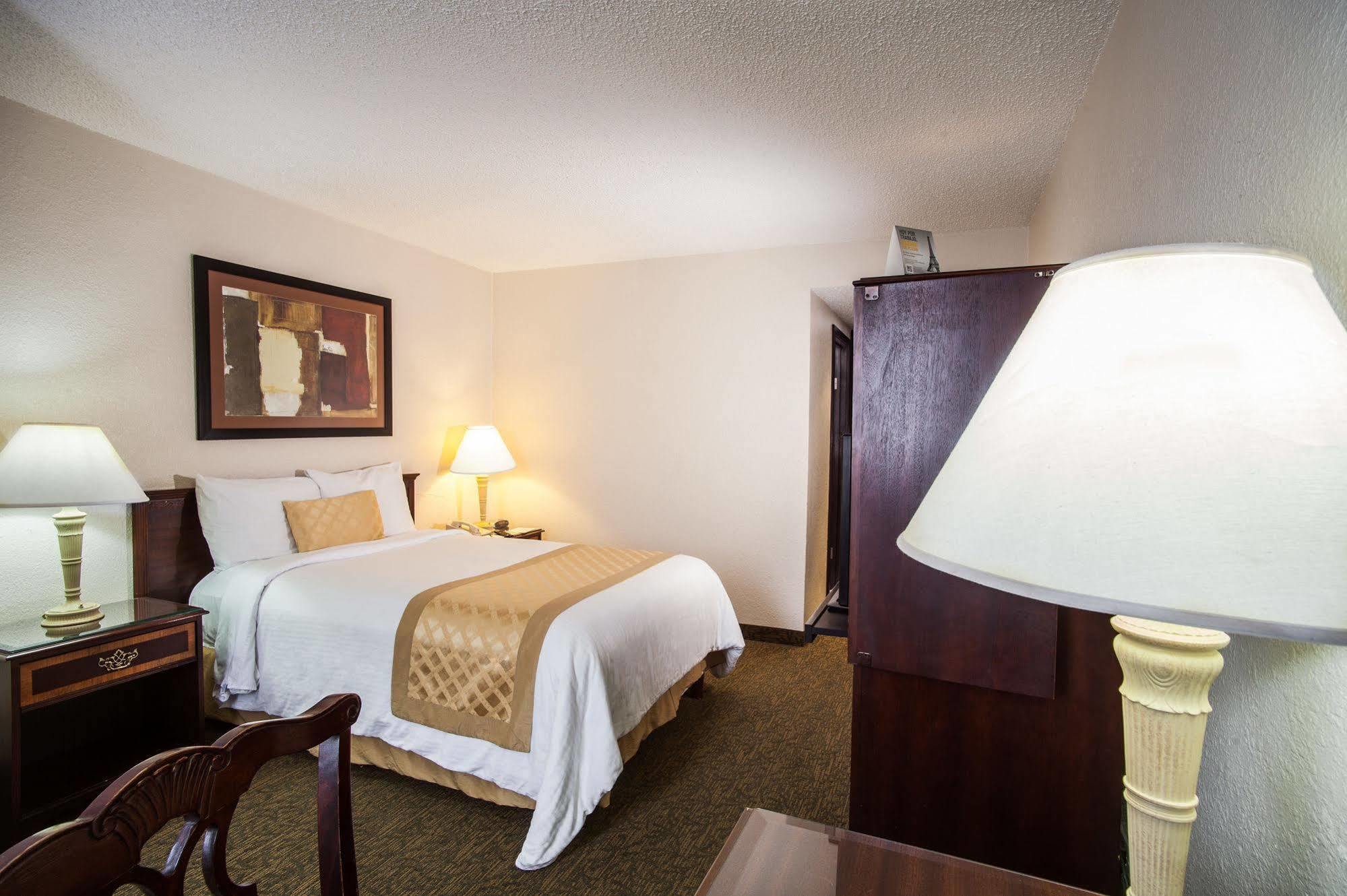 Quality Inn Chihuahua San Francisco Exterior photo