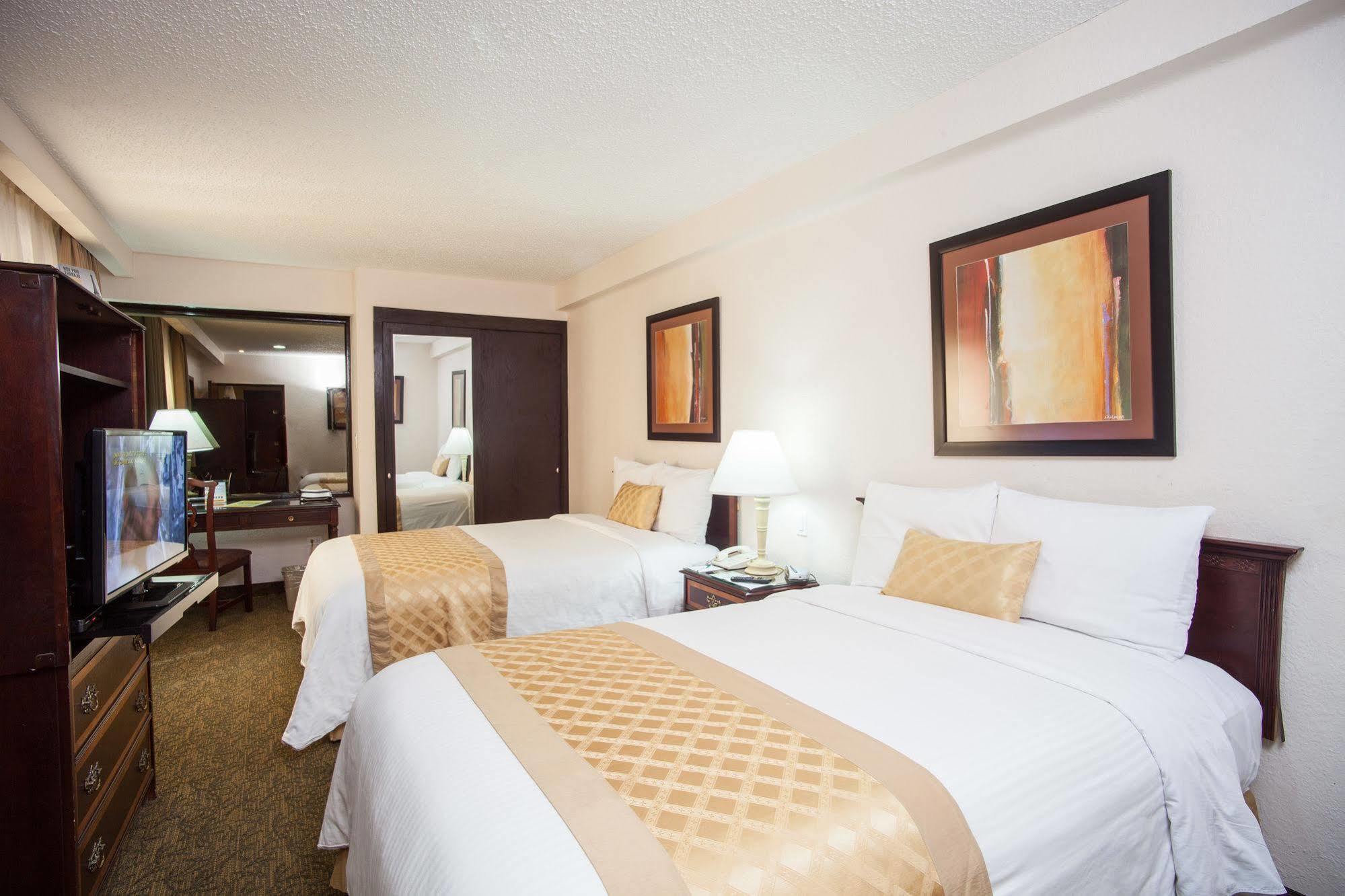 Quality Inn Chihuahua San Francisco Exterior photo